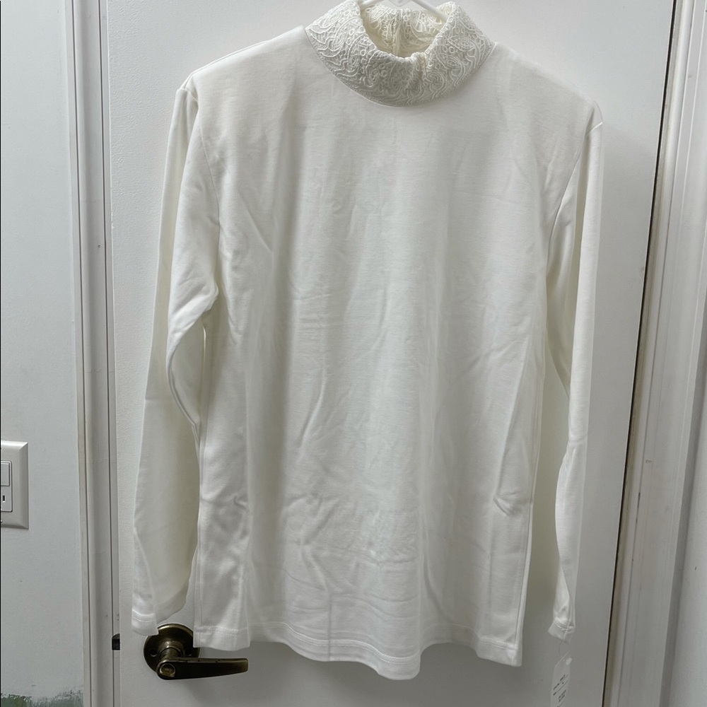 Donna Toran Crochet Neck Turtleneck